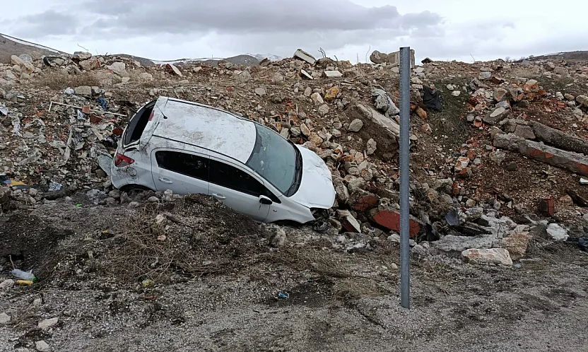 Doğanşehir'de Korkutan Kaza: Araç Takla Attı