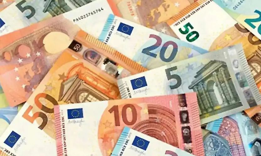Dolar Geriledi, Euro Yükseldi: Piyasalarda Son Durum