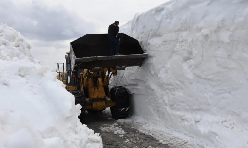 Düzce'de Kar Kalınlığı Rekor Kırdı: 224 Santim!