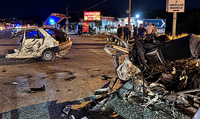 Elazığ Yolu'nda Can Pazarı: 3 Otomobil Çarpıştı
