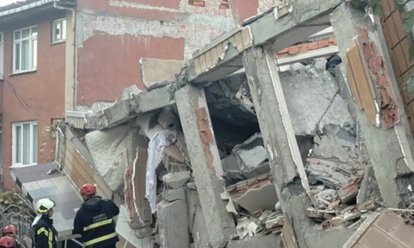 Gebze'de Korkutan Çökme! 7 Katlı Bina Yerle Bir Oldu