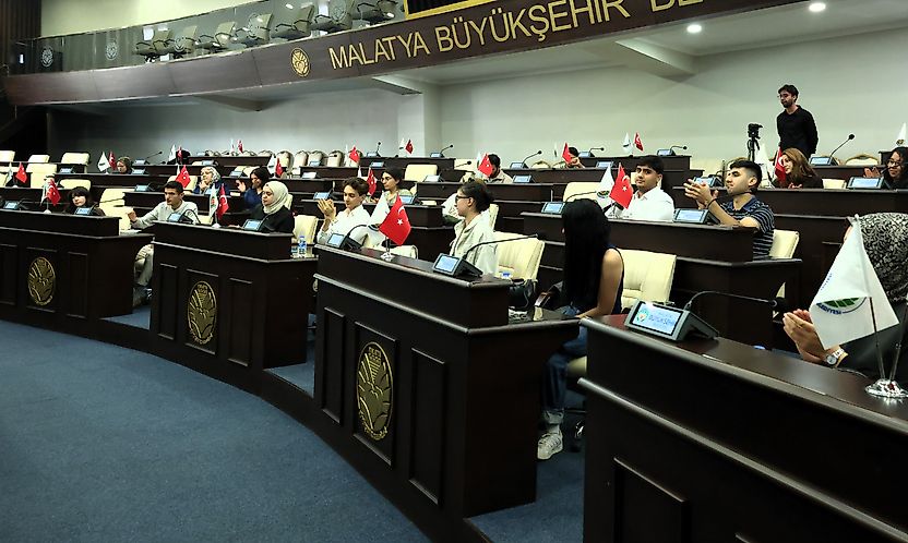 Genç Meclis'te Yeni Dönem Mesajı: 'Sözümüz Gençlerimizin Sözü Olacak'