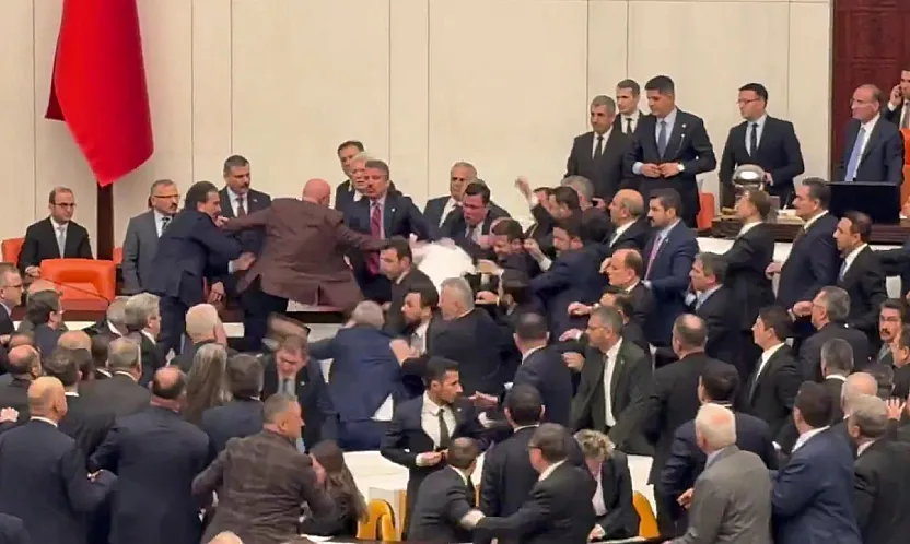 Genel Kurul'da Gergin Dakikalar: Vekiller Arasında Arbede