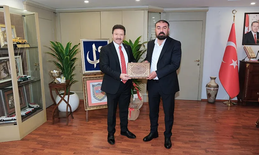 Gümüşay'dan Yiğiner'e Ziyaret: ServisCell ve Kredi Sorunları Masaya Yatırıldı