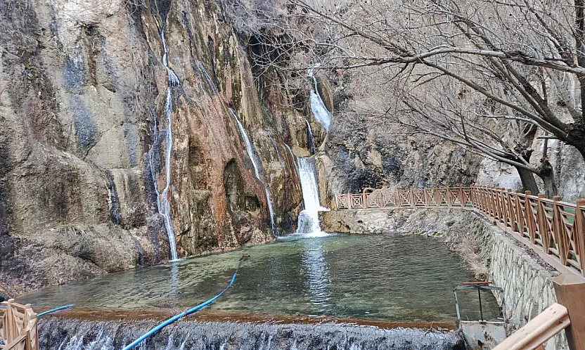 Günpınar Şelalesi, Bahar Güneşinde Ziyaretçilerini Ağırladı