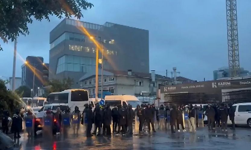 Halk TV'nin Zeytinburnu'ndaki Binasında Polis Araması