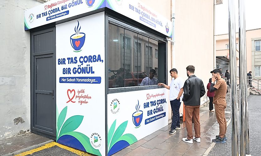 Hasan Çalık Devlet Hastanesi Önünde Sıcak Çorba İkramı