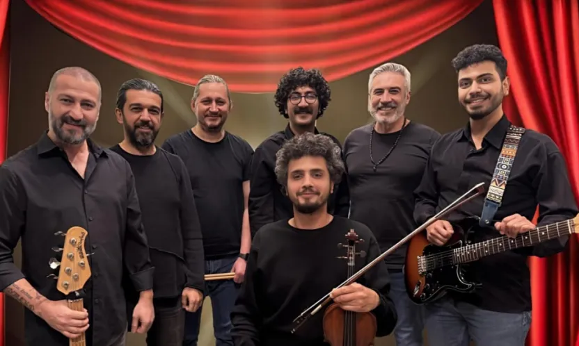 Hayri Akbudak'tan Sınırları Aşan Performans: Latin'den Caz'a Çok Sesli Konser
