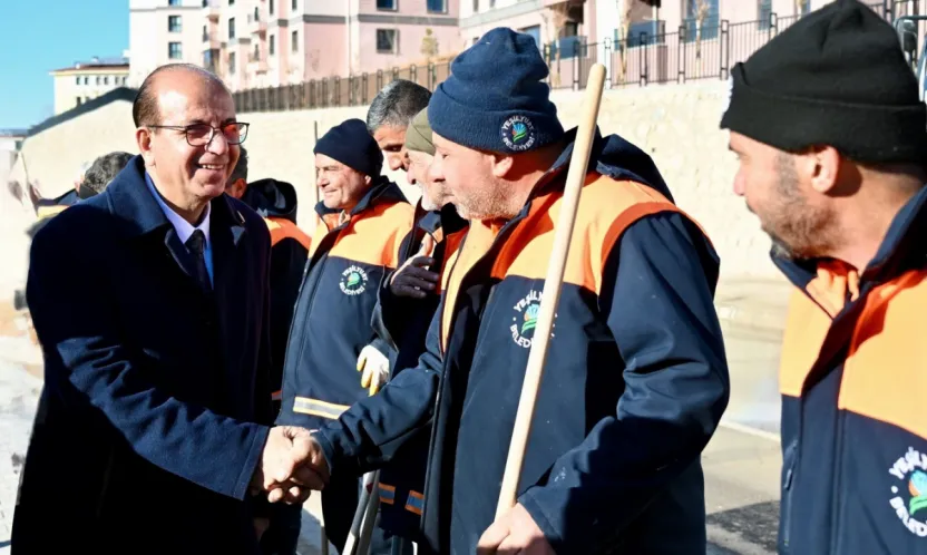 İkizce TOKİ'de Ortak Alanlar Pırıl Pırıl: Temizlik Çalışmaları Periyodik Olarak Sürüyor