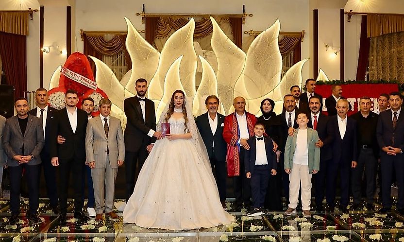 İrem ve Eren'in Düğününde Siyaset ve İş Dünyası Buluştu