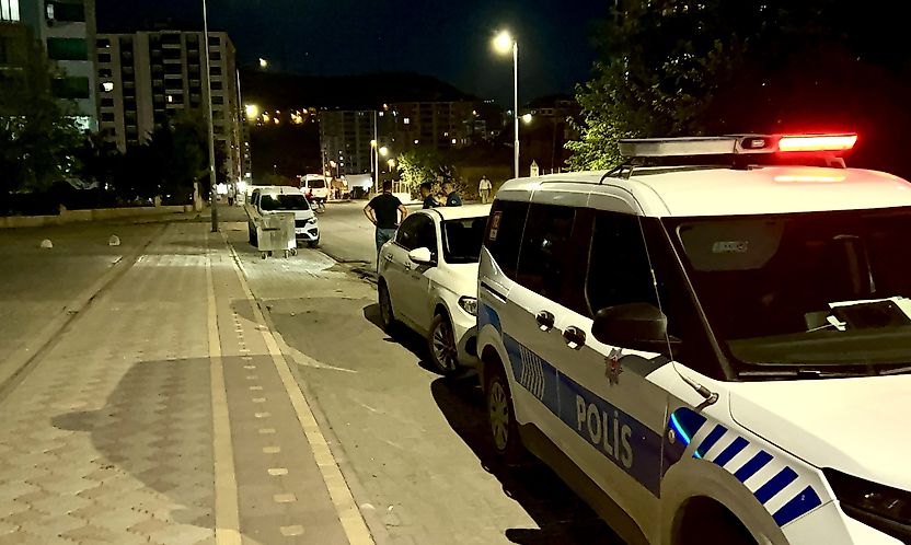 İş Yeri Önünde Pompalı Tüfekli Saldırı: Şüpheliler Kaçtı