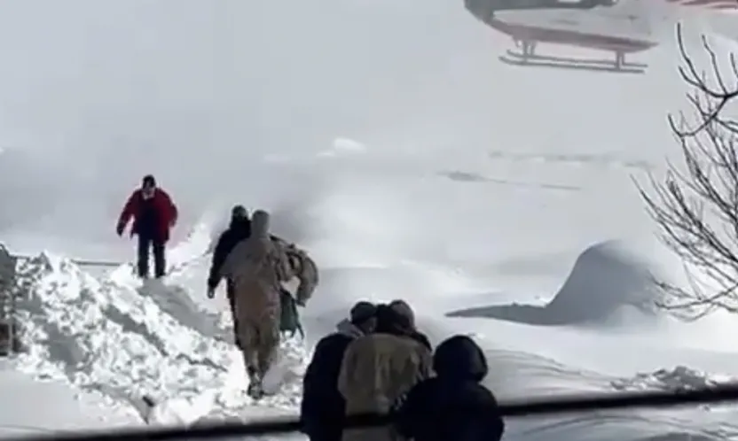 Kapalı Yollar, Zorlu Hava… Umut Gökyüzünden Geldi