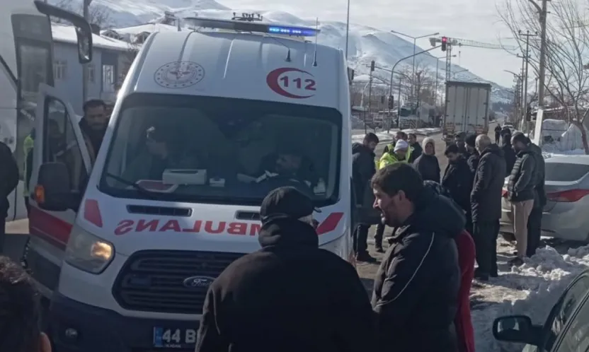 Kar Kazaya Neden Oldu: Beton Mikseri Yayaya Çarptı