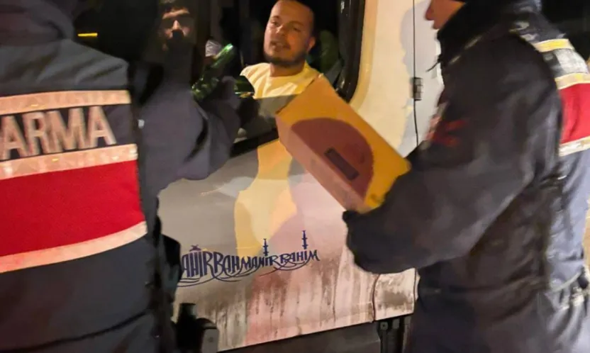 Kar Yolu Kapattı, Jandarma Vatandaşların Yanında Oldu