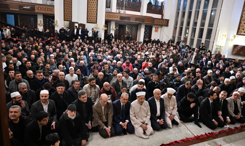 Karagözlüler Camisi'nde Miraç Kandili Coşkusu