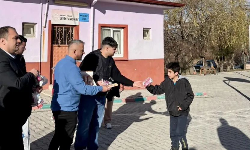 Kırsal Okullara Farkındalık Projesi: Akçadağ'da Öğrencilerin Yüzü Güldü