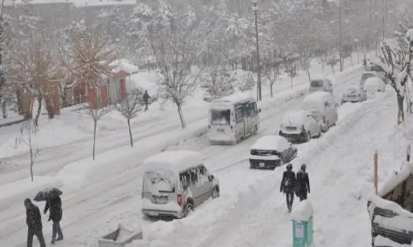 Kış Sert Geliyor: Meteoroloji'den 45 İl İçin Alarm