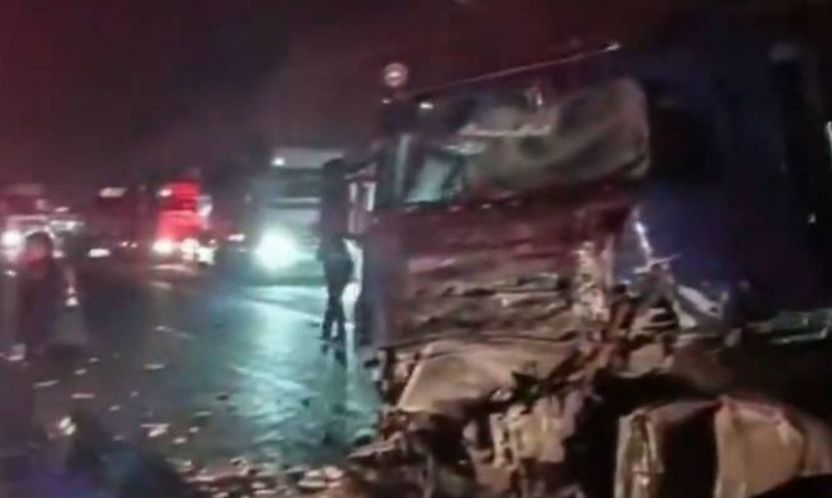 Kömürhan Köprüsü'nde Can Pazarı! 3 Tır Çarpıştı