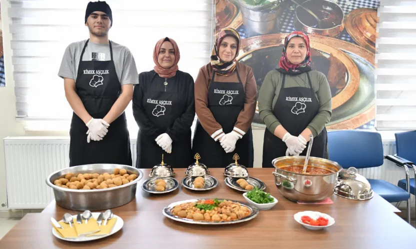 Maharetli Eller, En Güzel Analı-Kızlı Yemeğini Yapmak İçin Yarıştı