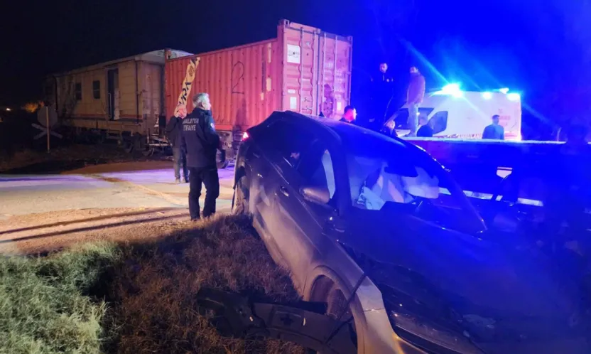 Malatya Battalgazi'de Yük Treni Otomobile Çarptı: 5 Yaralı