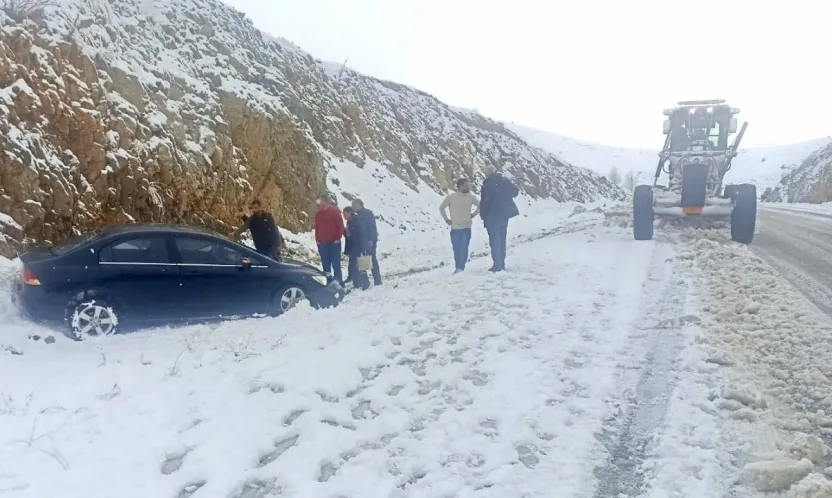 Malatya– Çelikhan Yolunda Yoğun Kar ve Tipi Ulaşımı Aksattı