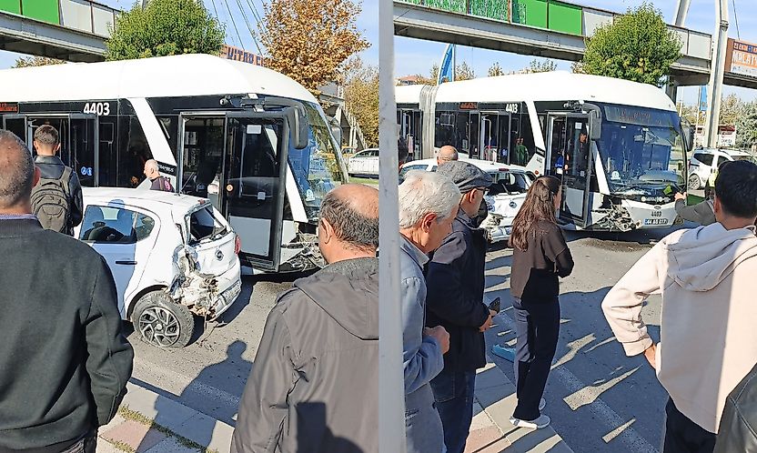 Malatya Çevreyolu'nda Trambüs Kazası! 5 Kişi Yaralandı