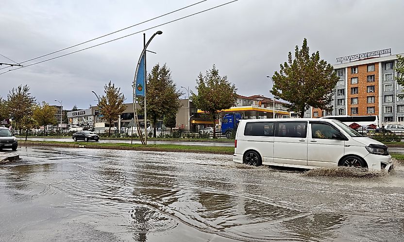 Malatya'da 10 Dakikalık Sağanak Hayatı Olumsuz Etkiledi