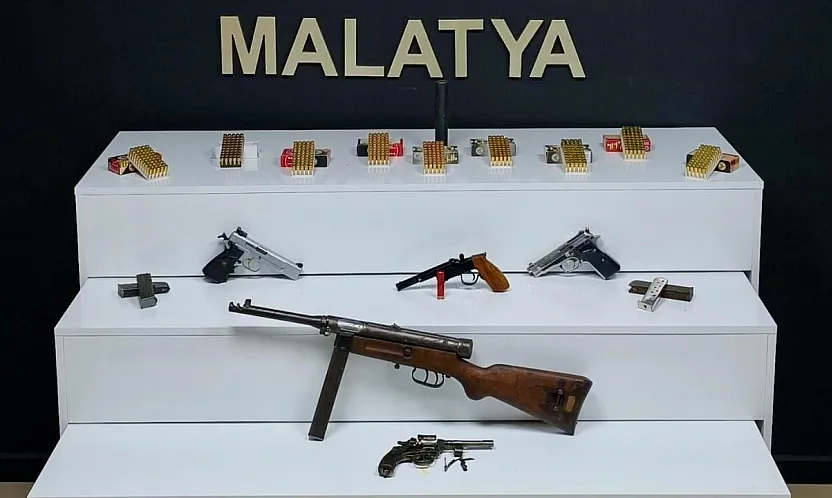 Malatya'da 8 Adrese Eş Zamanlı Operasyon: Çok Sayıda Silah Ele Geçirildi