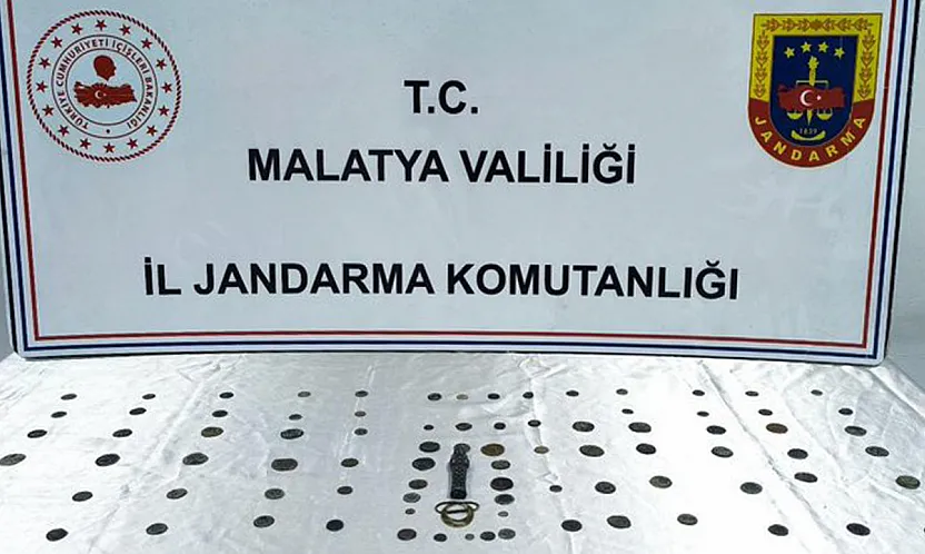 Malatya'da 86 sikke ile tarihi eserler ele geçirildi