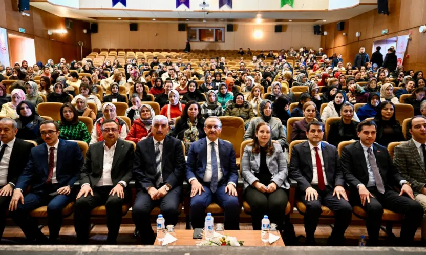 Malatya'da Aile ve Bağımlılıkla Mücadele Konferansı: En İyi Narkotik Polisi Anne