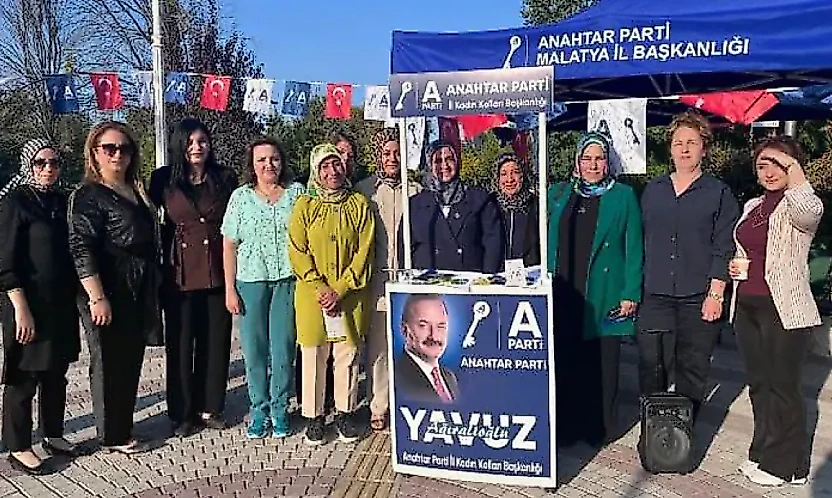 Malatya'da Anahtar Parti Rüzgârı: Çocuklara Hediye, Vatandaşlara Samimi Sohbet