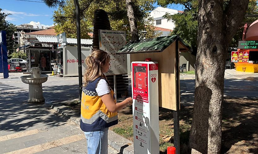 Malatya'da Ani Kalp Durmalarına Karşı 3 Noktaya Otomatik Şok Cihazı Yerleştirildi