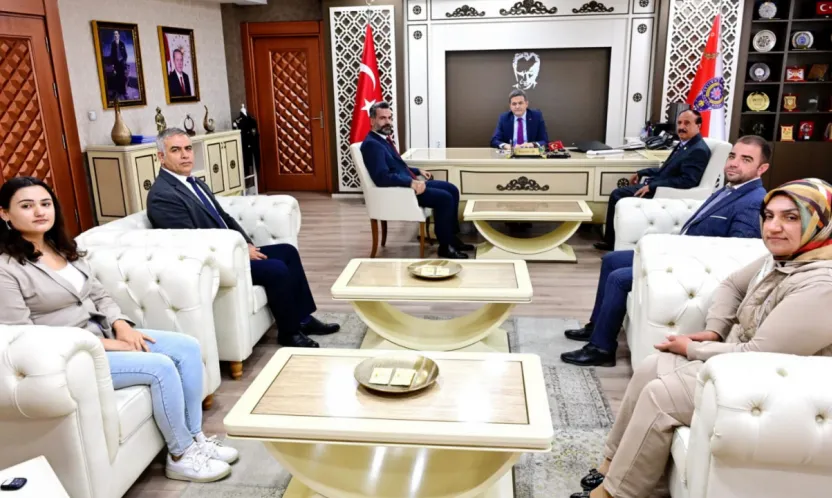 Malatya'da Birlik ve Beraberlik Mesajı: İdareci ve Bürokratlar Birliği'nden Kayhan Ay'a Ziyaret