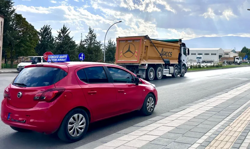 Malatya'da Direksiyon Eğitimi Alanı, Ağır Araç Trafiği Nedeniyle Güvensiz Hale Geldi