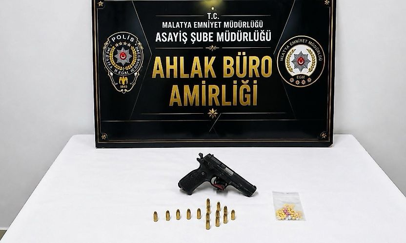 Malatya'da Eğlence Merkezlerinde Denetim: Ruhsatsız Tabanca ve Sentetik Ecza Ele Geçirildi