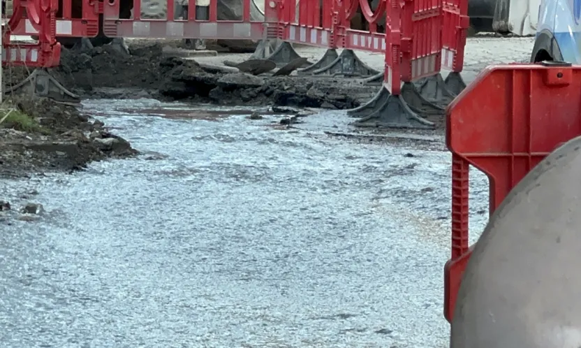 Malatya'da İçme Suyu Hattı Patladı, Sokaklar Sular Altında Kaldı