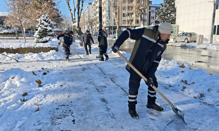Malatya'da Karla Mücadele Seferberliği Aralıksız Devam Ediyor