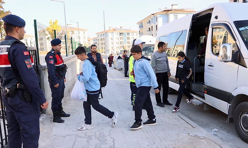 Malatya'da Okul Çevrelerine Sıkı Denetim: 704 Personel Görev Aldı
