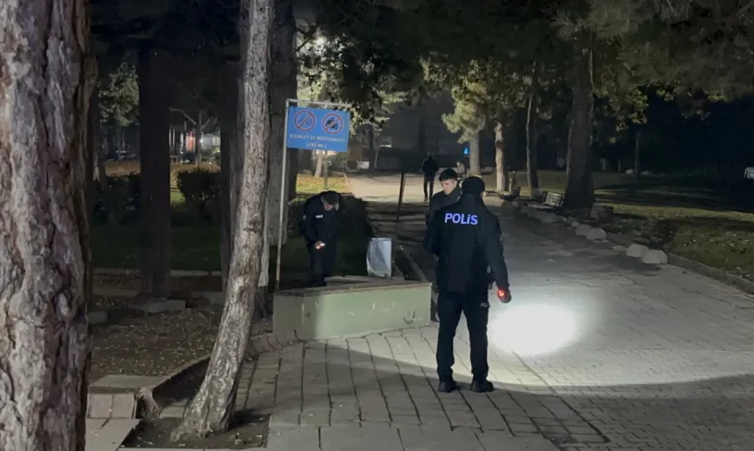 Malatya'da Parkta Silahlı Saldırı: 18 Yaşındaki Genç Yaralandı
