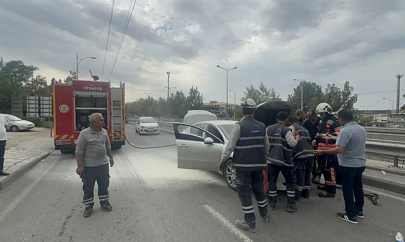 Malatya'da Seyir Halindeki Otomobilde Yangın Paniği