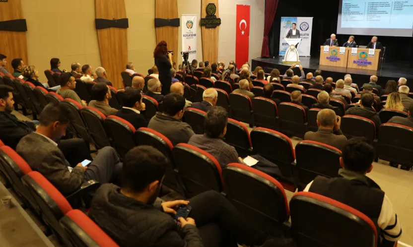 Malatya'da Tarımsal Gelecek Masaya Yatırıldı: İklim ve Kuraklık Paneli Yoğun İlgi Gördü