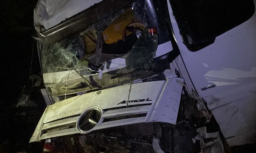 Malatya'da Tır Devrildi: Sürücü H.Ç Olay Yerinde Hayatını Kaybetti