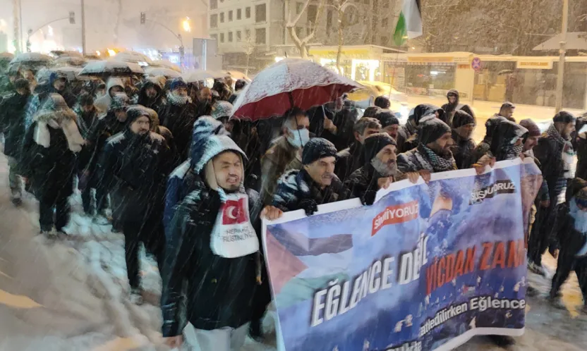 Malatya'da Vicdan Yürüyüşü: 'Dünyada Çocuklar Katledilirken Eğlence Yakışmaz'