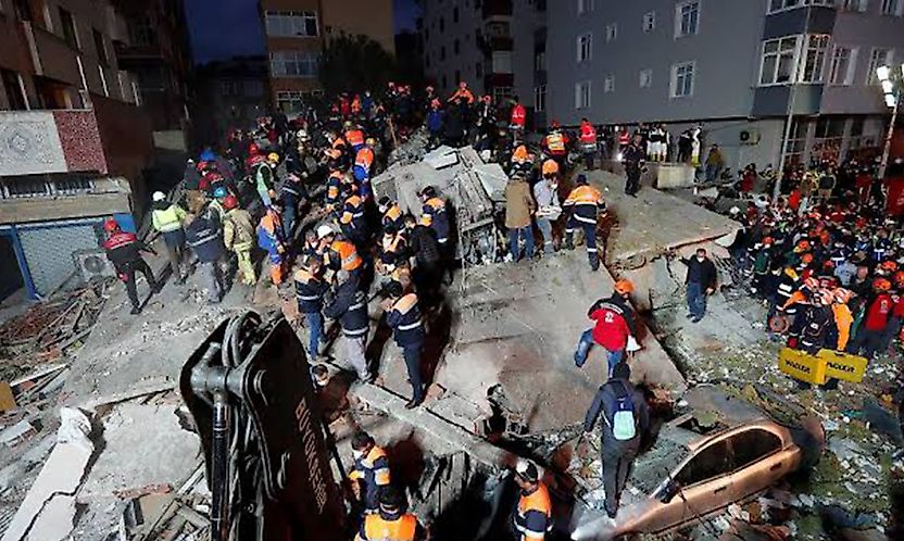 Maltepe'de 7 katlı binanın alt üç katı çöktü: 5 ölü, 10 kişi sağ çıkarıldı
