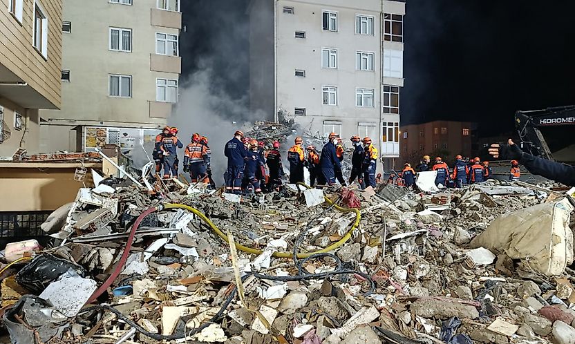Maltepe'de Kısmi Bina Çökmesi: 2 Ölü, 3 Kayıp İçin Arama Çalışması