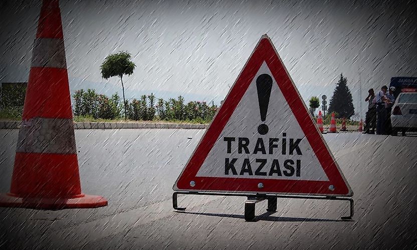 Manisa'da yolcu otobüsü kaza yaptı: 18 yaralı
