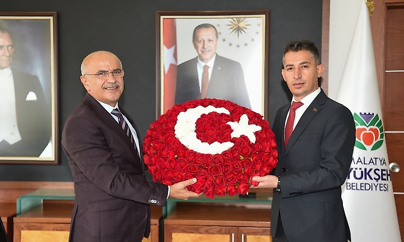 Muhtarlar Dayanışma Derneğinden Başkan Er'e Hizmet Teşekkürü