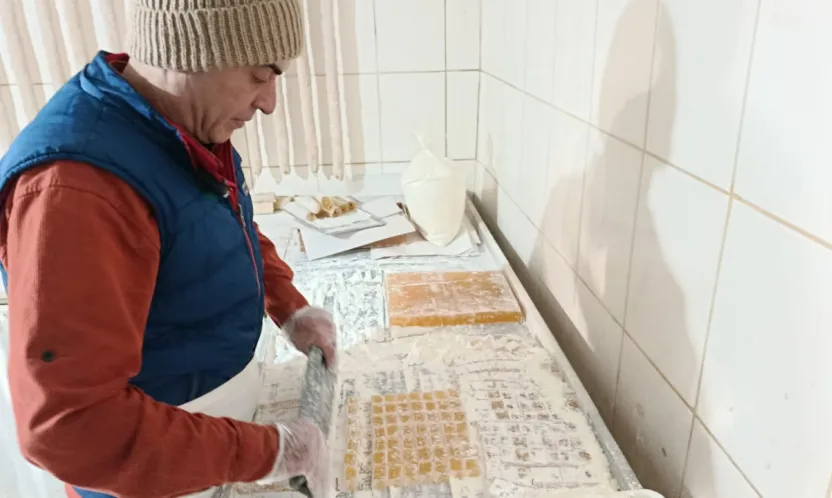 Murat Kalıcı, Darende'nin Şeker Sucuğu Geleneğini Sürdürüyor