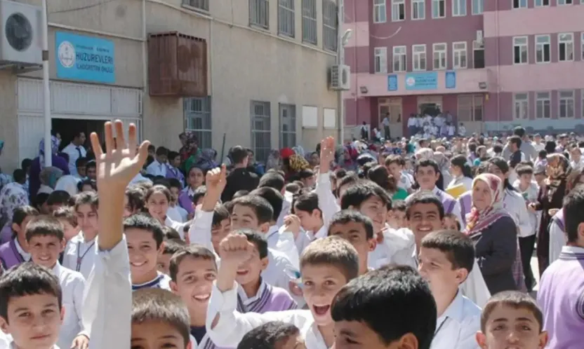 Öğrenciler İçin Tatil Zili Çalıyor