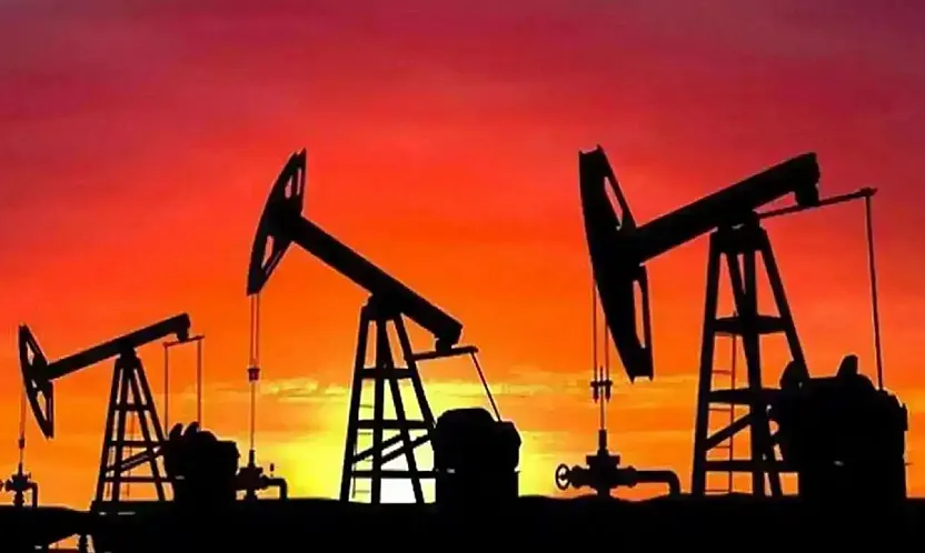 Petrol fiyatlarında düşüş: Brent 104,44 doları gördü